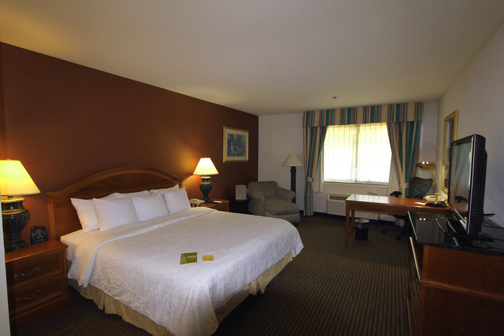 AmEx Offer: Earn 20,000 Hilton Points on Hotel Stays